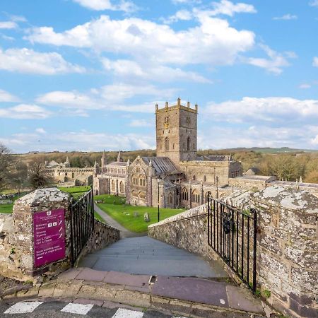Bwthyn Clyd - St Davids Villa Bagian luar foto