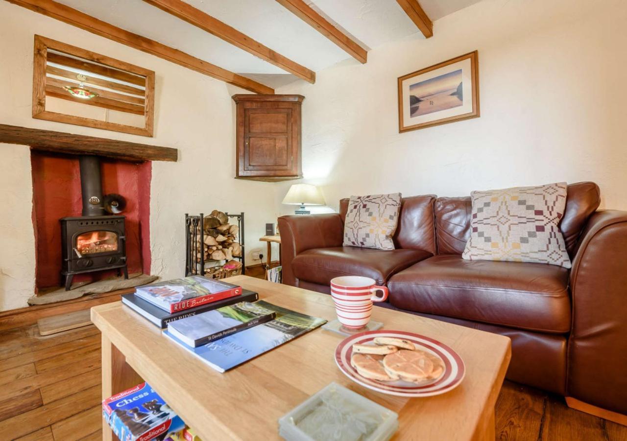 Bwthyn Clyd - St Davids Villa Bagian luar foto