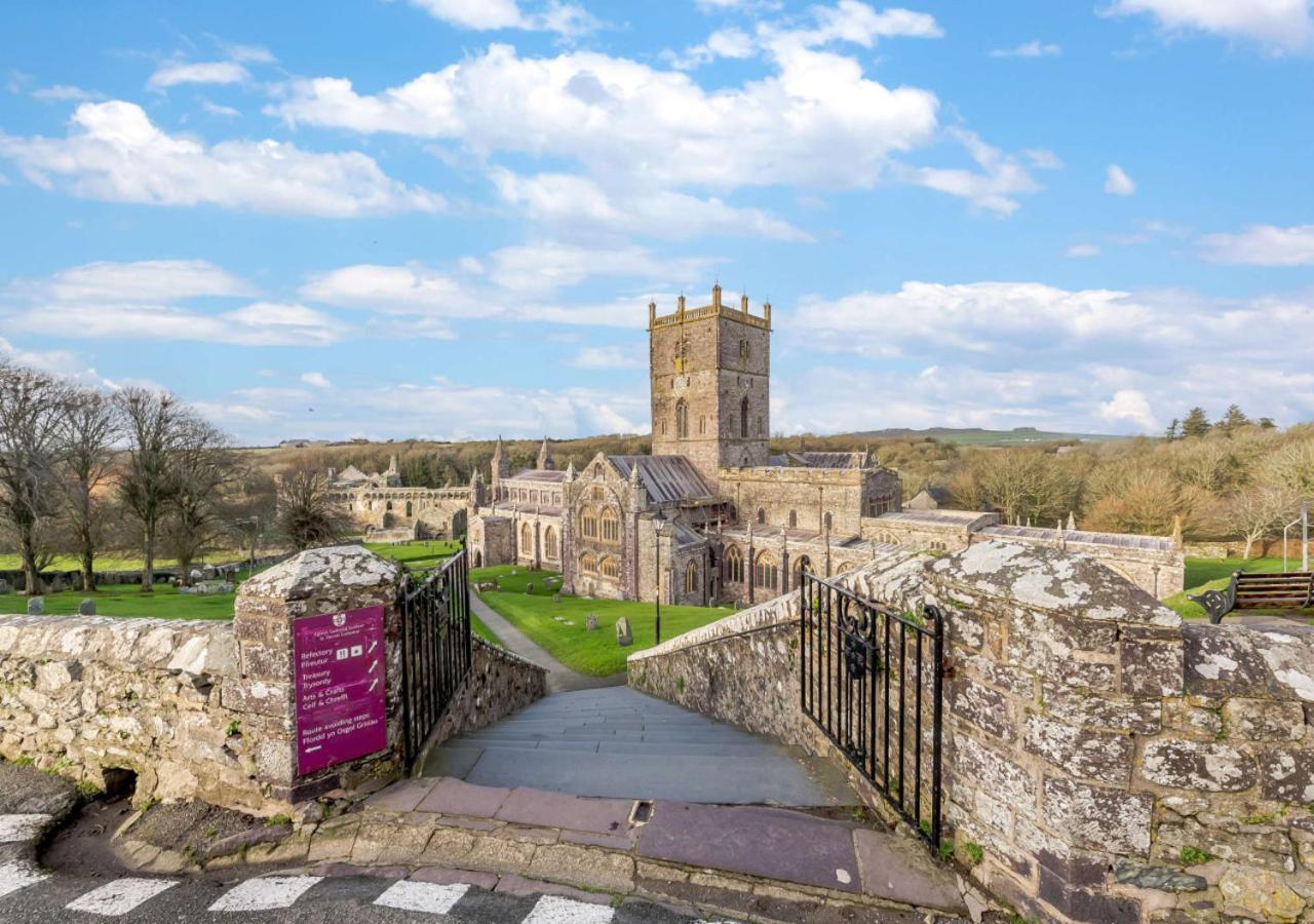 Bwthyn Clyd - St Davids Villa Bagian luar foto