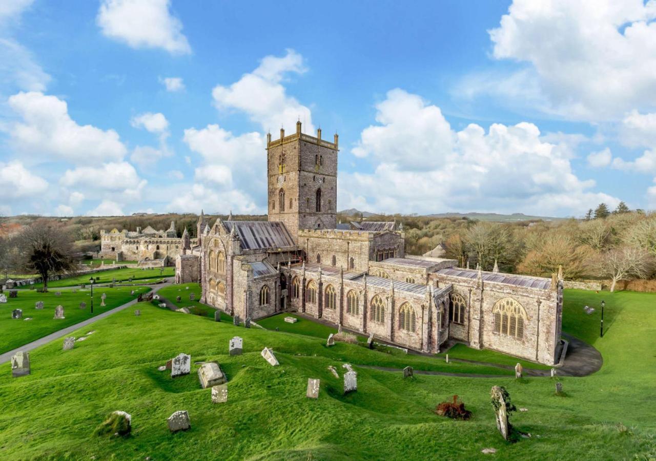 Bwthyn Clyd - St Davids Villa Bagian luar foto
